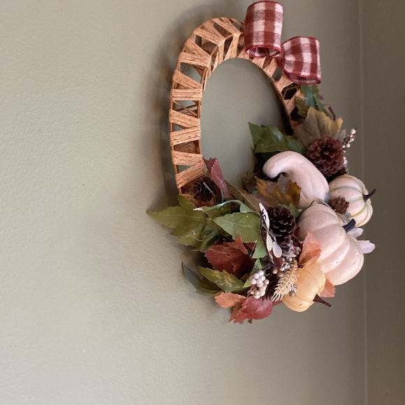 Beautiful Fall Wreath - Picture 4 of 9